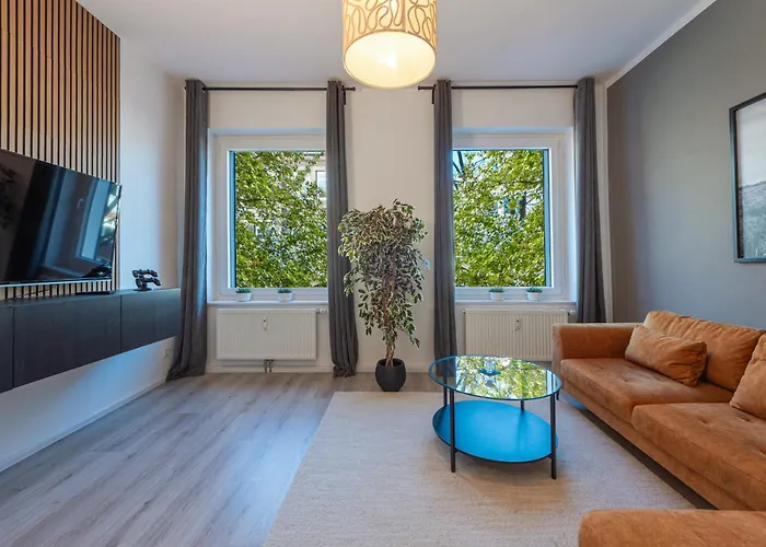 Modern Und Ruhig, Mit Garage & Ps4, Nahe Messe, Rue Und Uniklinik, Voll Ausgestattete Kueche, Bad Mit Dusche Und Badewanne